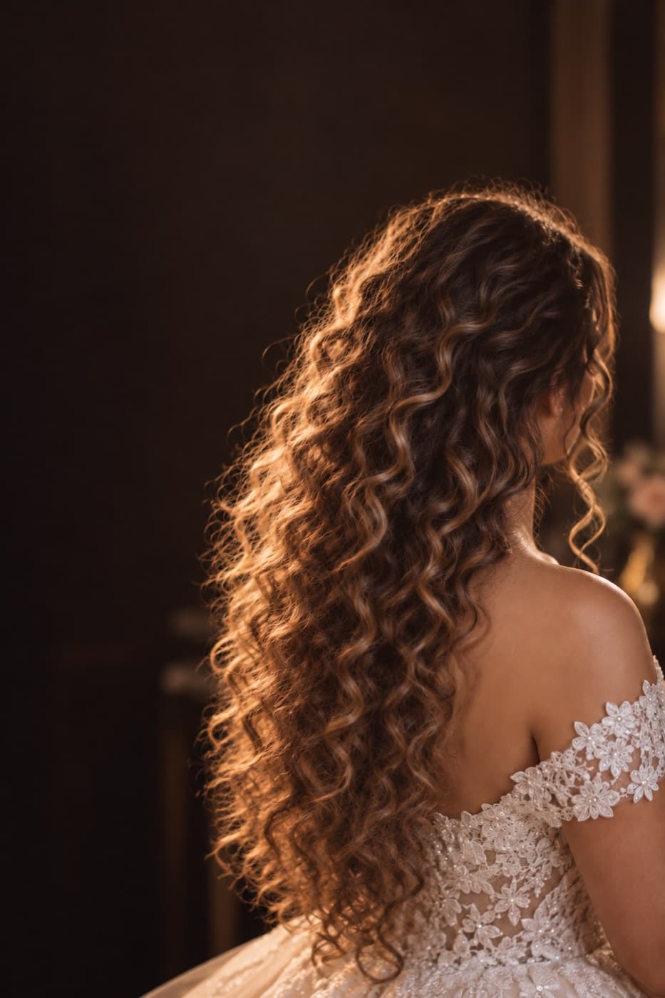 Antes: cabelo cacheado solto, sem penteado